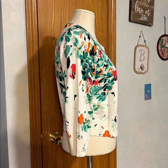 NWT Lands End Green Floral Cardigan - Women’s Size Small - Picture 2 of 7